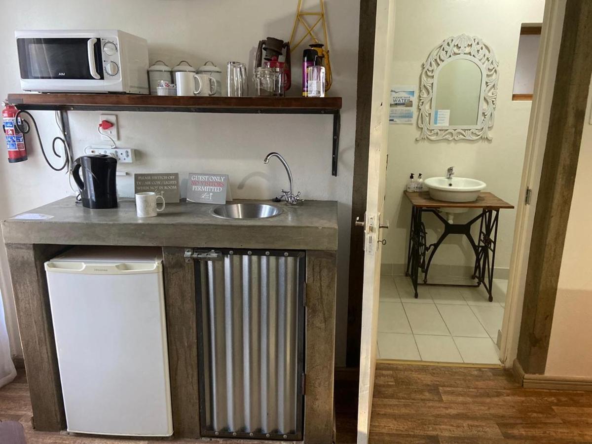 Cape Karoo Guesthouse Beaufort West Exteriör bild
