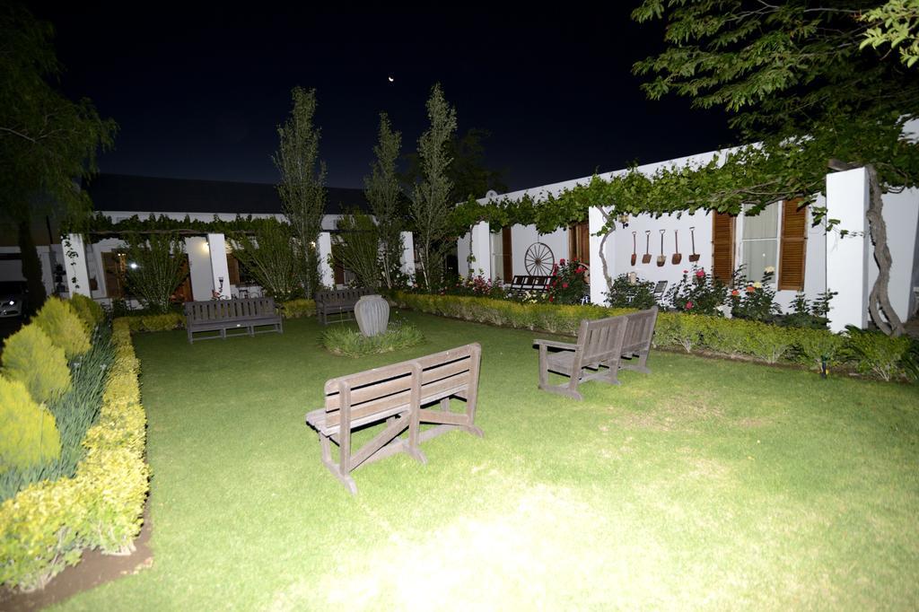 Cape Karoo Guesthouse Beaufort West Exteriör bild